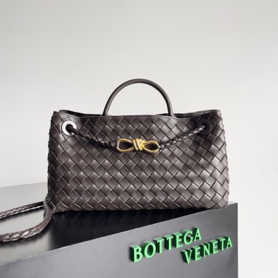 Bottega Veneta Andiamo Small East/West Bag In Fondant Intrecciato Lambskin LDBS243794