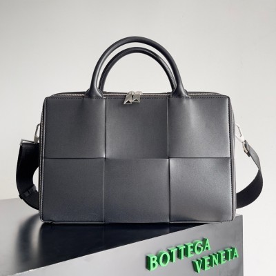 Bottega Veneta Arco Briefcase In Black Intreccio Calfskin LDBS243797