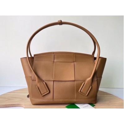 Bottega Veneta Arco Medium Bag In Caramel Grained Leather LDBS243800