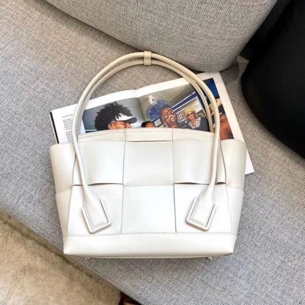 Bottega Veneta Arco Medium Bag In White Intrecciato Calfskin LDBS243803