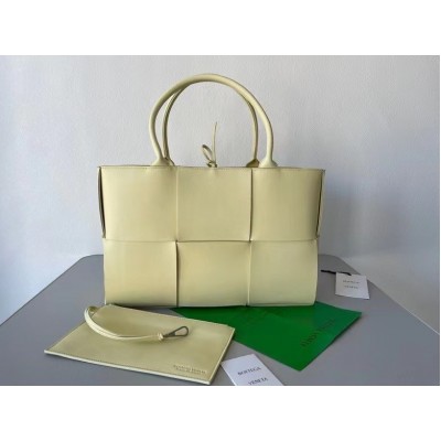 Bottega Veneta Arco Medium Tote In Cream Intrecciato Lambskin LDBS243806