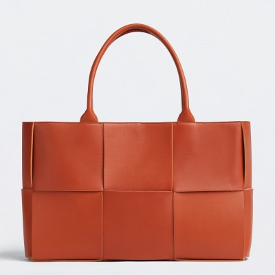 Bottega Veneta Arco Medium Tote In Maple Intrecciato Lambskin LDBS243808