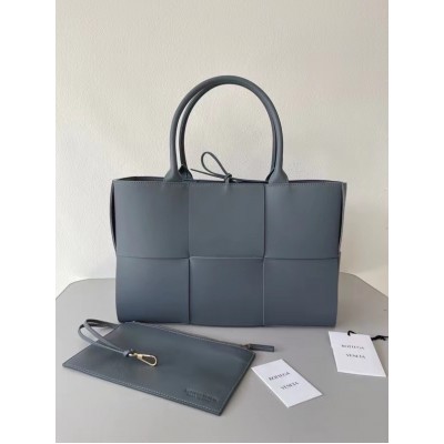 Bottega Veneta Arco Medium Tote In Thunder Intrecciato Lambskin LDBS243810