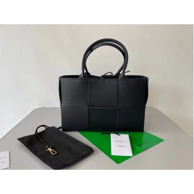 Bottega Veneta Arco Small Tote In Black Grained Leather LDBS243818