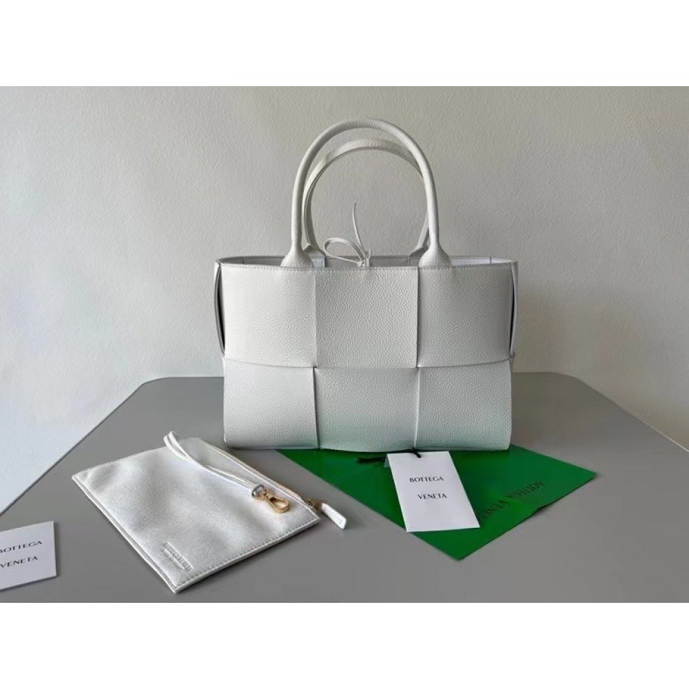 Bottega Veneta Arco Small Tote In White Grained Leather LDBS243821