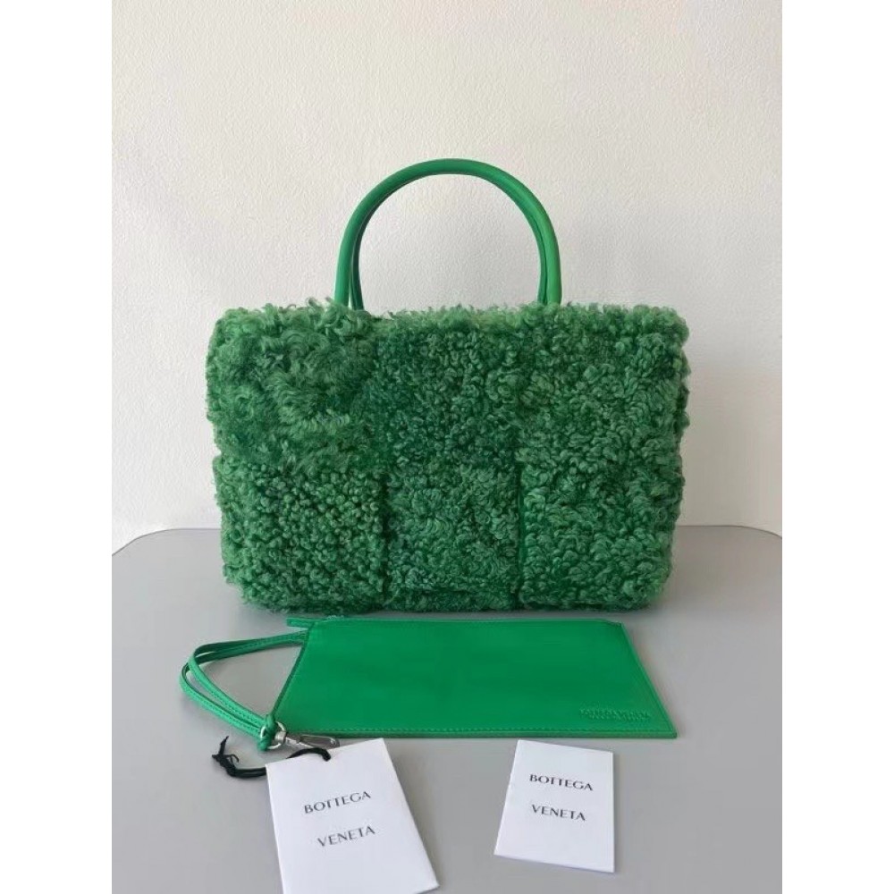 Bottega Veneta Arco Tote In Green Intrecciato Shearling LDBS243823