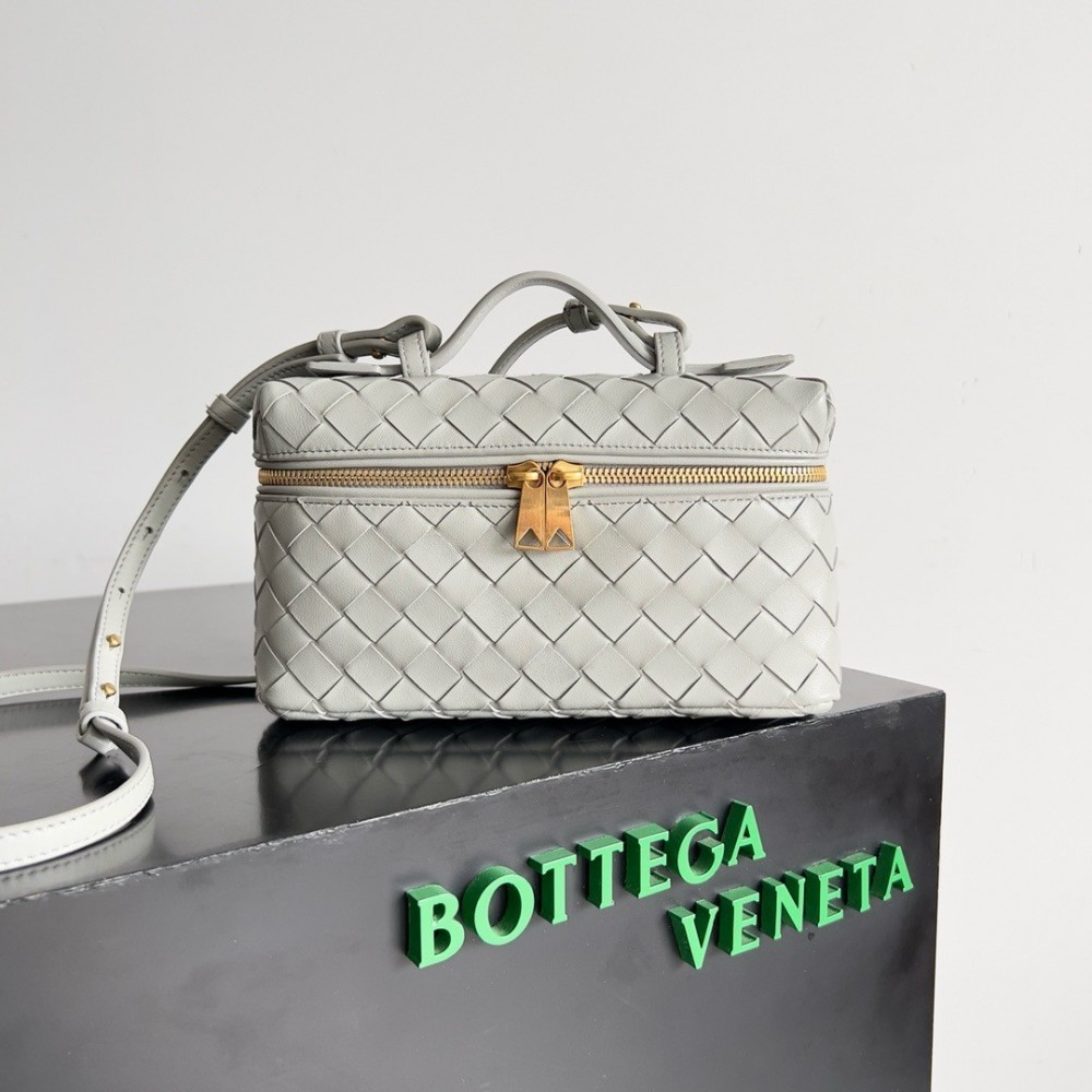 Bottega Veneta Bang Bang Vanity Case in Ivory Intrecciato Leather LDBS243828