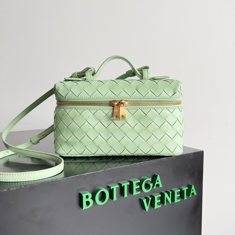 Bottega Veneta Bang Bang Vanity Case in Mint Intrecciato Leather LDBS243829