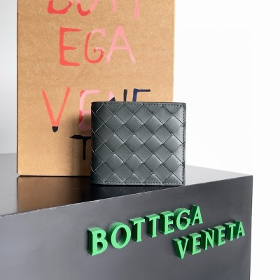 Bottega Veneta Bi-fold Wallet in Dark Green Intrecciato Calfskin LDBS243831