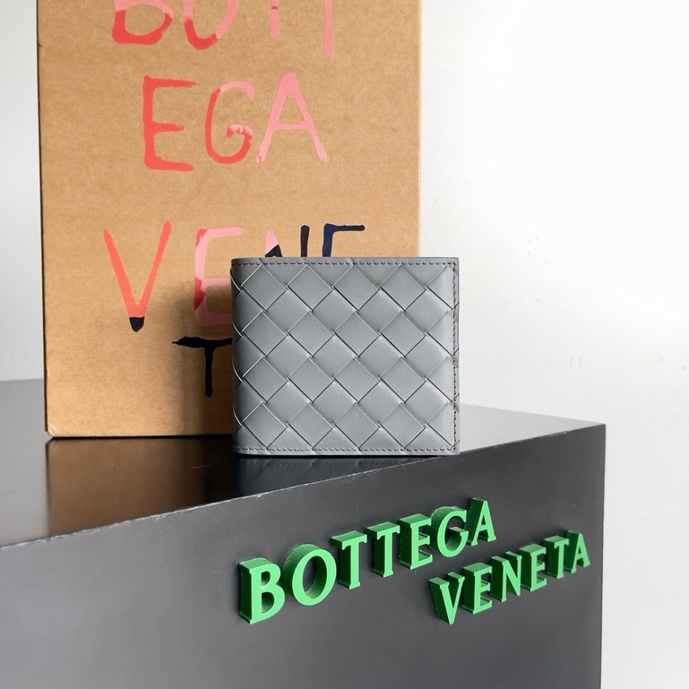 Bottega Veneta Bi-fold Wallet in Thunder Intrecciato Calfskin LDBS243836