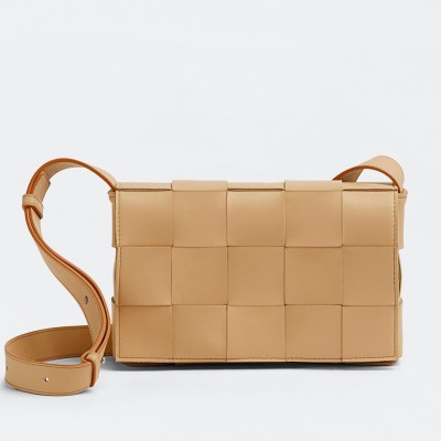 Bottega Veneta Cassett Bag In Beige Intrecciato Lambskin LDBS243899