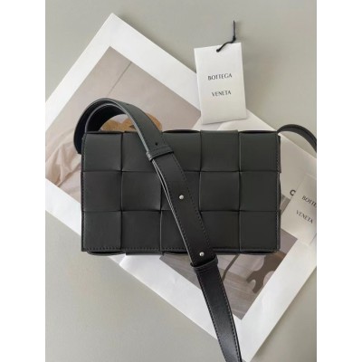 Bottega Veneta Cassett Bag In Black Intrecciato Lambskin LDBS243900