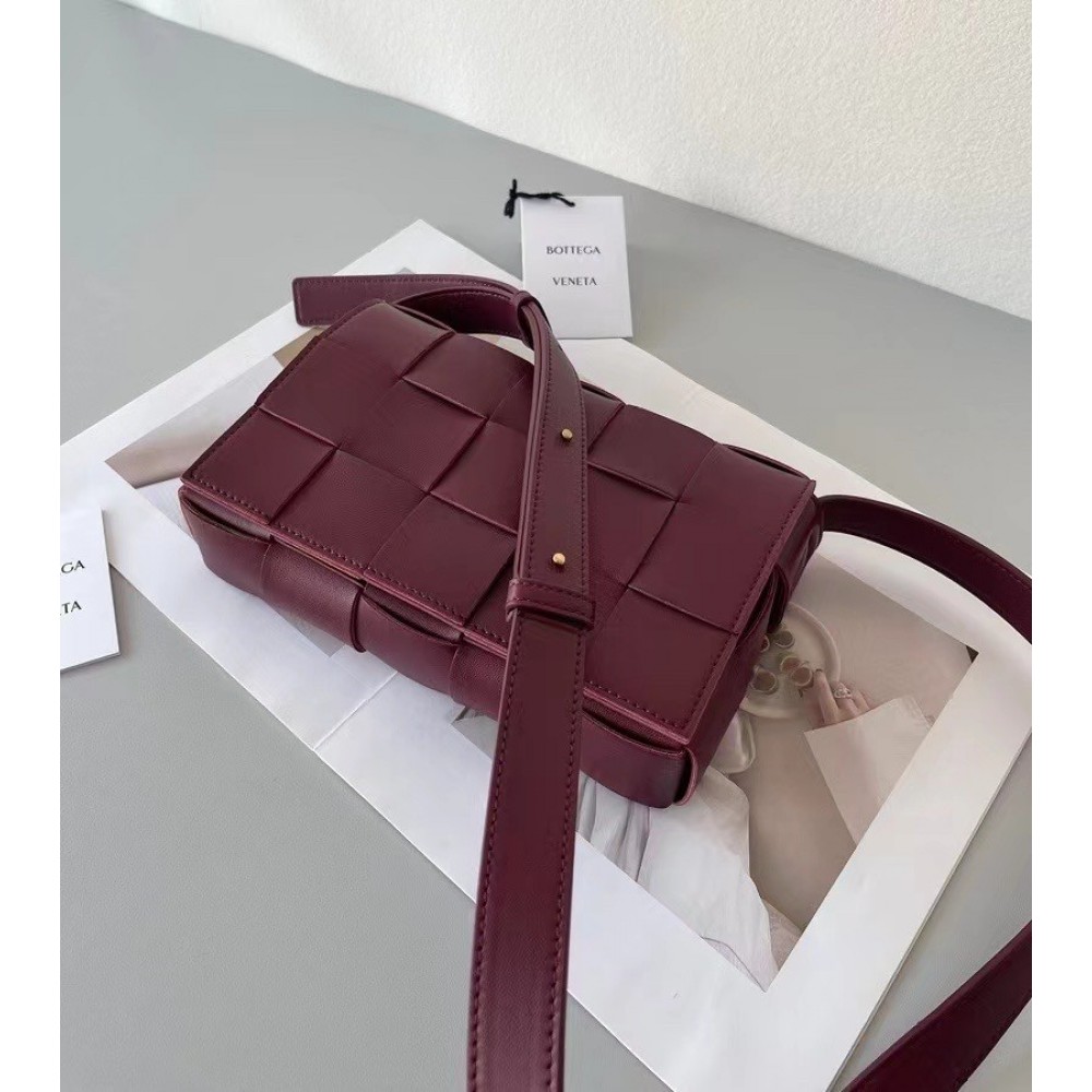 Bottega Veneta Cassett Bag In Bordeaux Intrecciato Lambskin LDBS243905