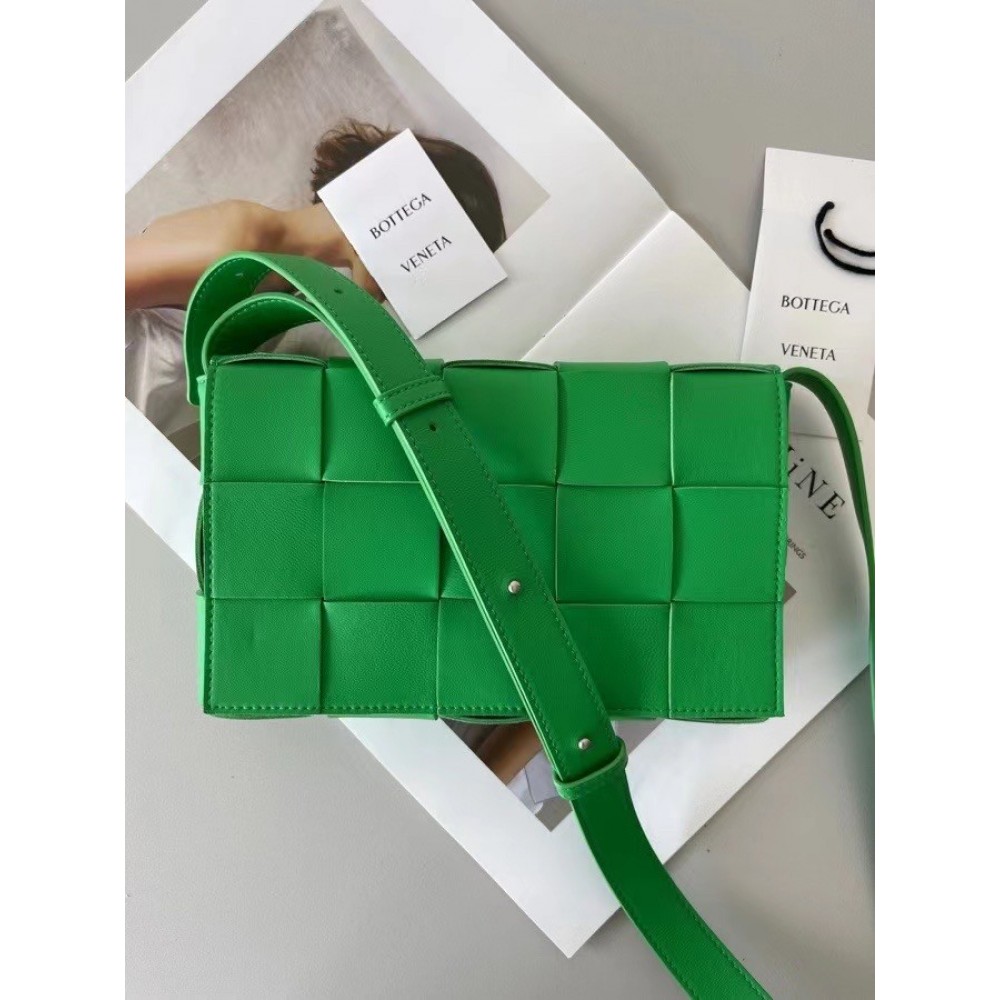 Bottega Veneta Cassett Bag In Green Intrecciato Lambskin LDBS243912