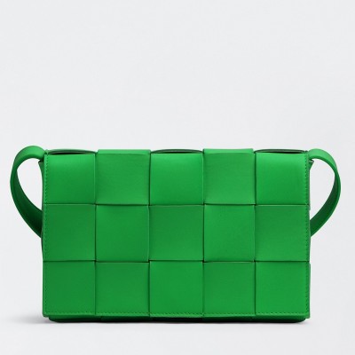 Bottega Veneta Cassett Bag In Green Intrecciato Lambskin LDBS243912