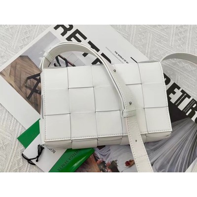 Bottega Veneta Cassett Bag In White Intrecciato Lambskin LDBS243923