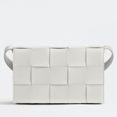 Bottega Veneta Cassett Bag In White Intrecciato Lambskin LDBS243923