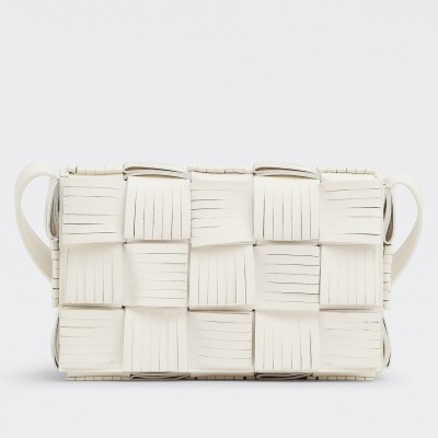 Bottega Veneta Cassett Fringed Bag In White Lambskin LDBS243945