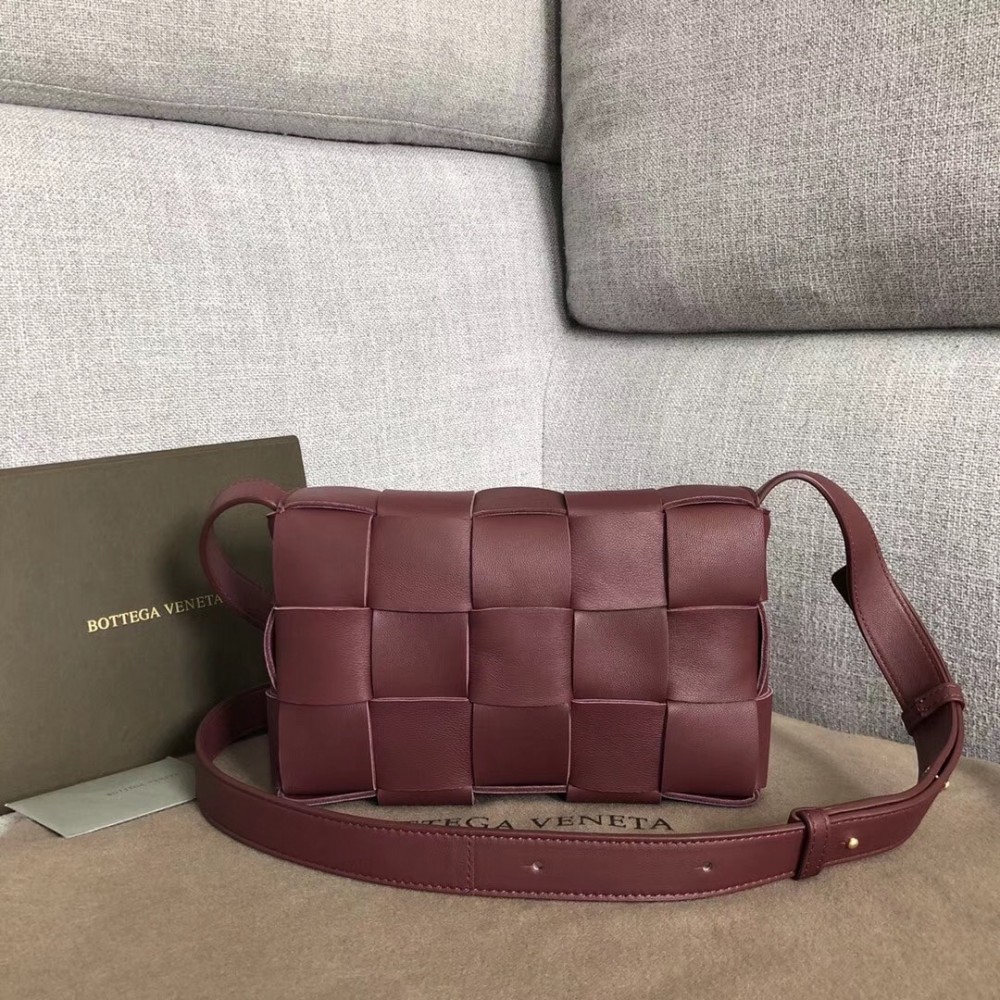 Bottega Veneta Cassette Bag In Bordeaux Lambskin LDBS243927