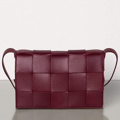 Bottega Veneta Cassette Bag In Bordeaux Lambskin LDBS243927