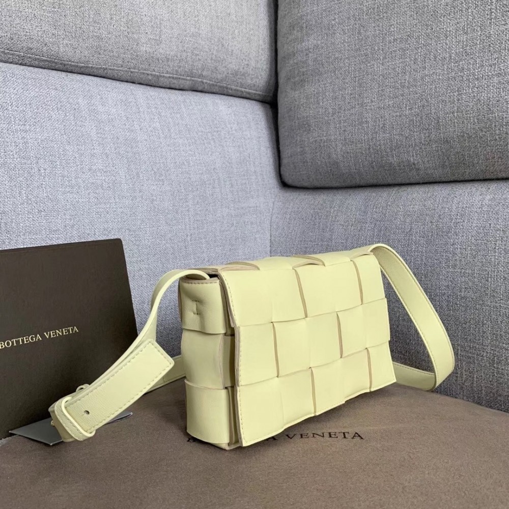 Bottega Veneta Cassette Bag In Cream Lambskin LDBS243929