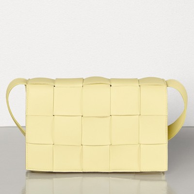 Bottega Veneta Cassette Bag In Cream Lambskin LDBS243929