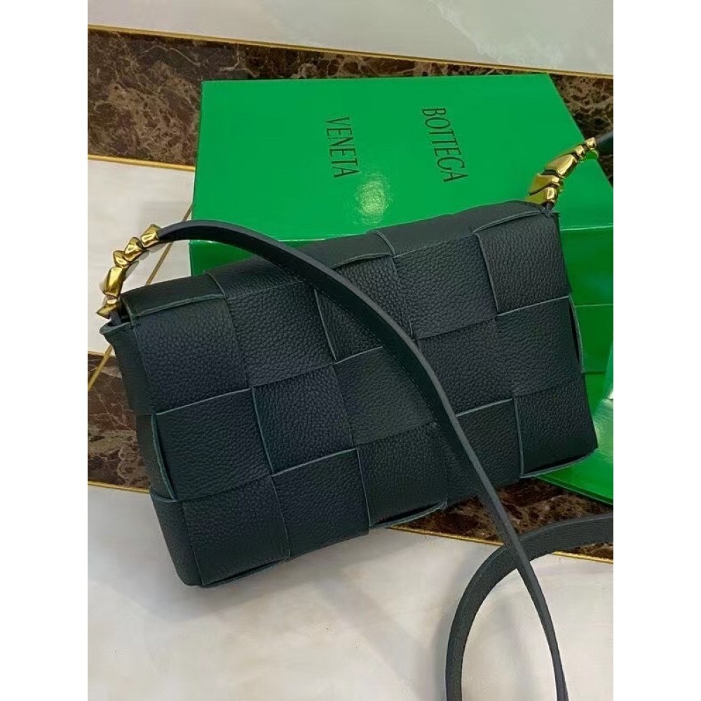 Bottega Veneta Cassette Bag In Green Grained Leather LDBS243931