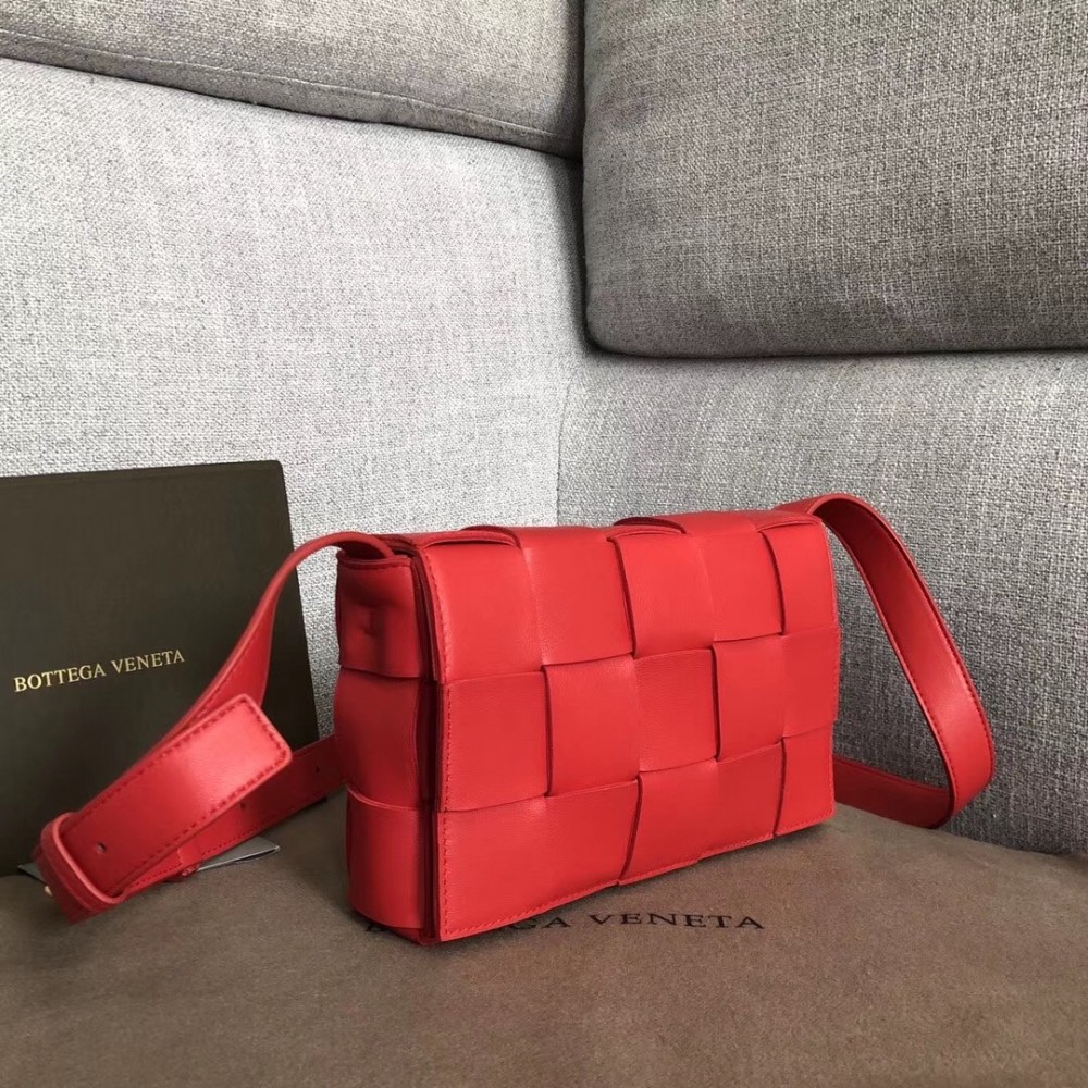 Bottega Veneta Cassette Bag In Red Lambskin LDBS243934