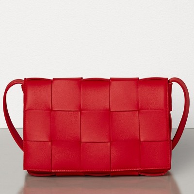 Bottega Veneta Cassette Bag In Red Lambskin LDBS243934