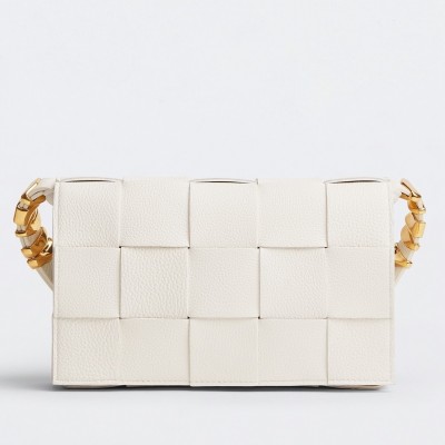 Bottega Veneta Cassette Bag In White Grained Leather LDBS243935