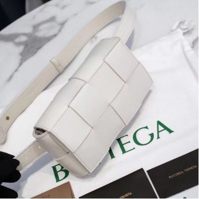 Bottega Veneta Cassette Belt Bag In White Intrecciato Leather LDBS243941