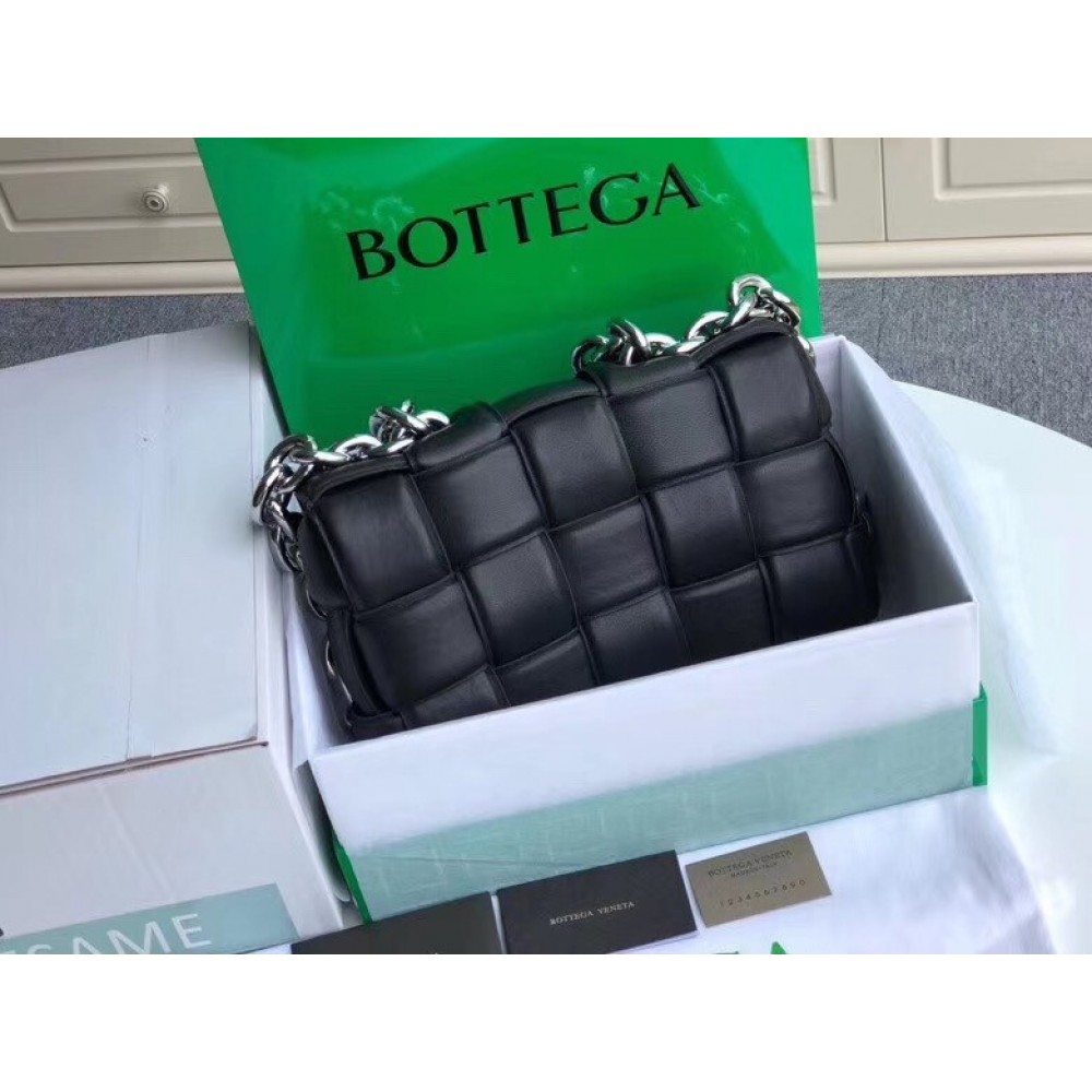 Bottega Veneta Chain Cassette Bag In Noir Calfskin LDBS243957