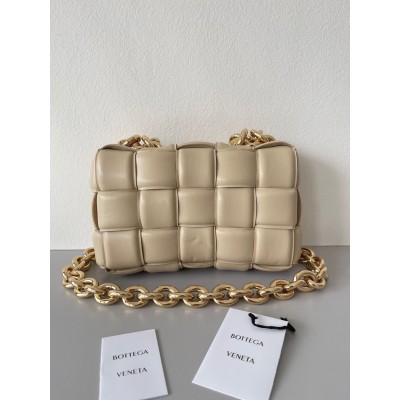 Bottega Veneta Chain Cassette Bag In Porridge Lambskin LDBS243960