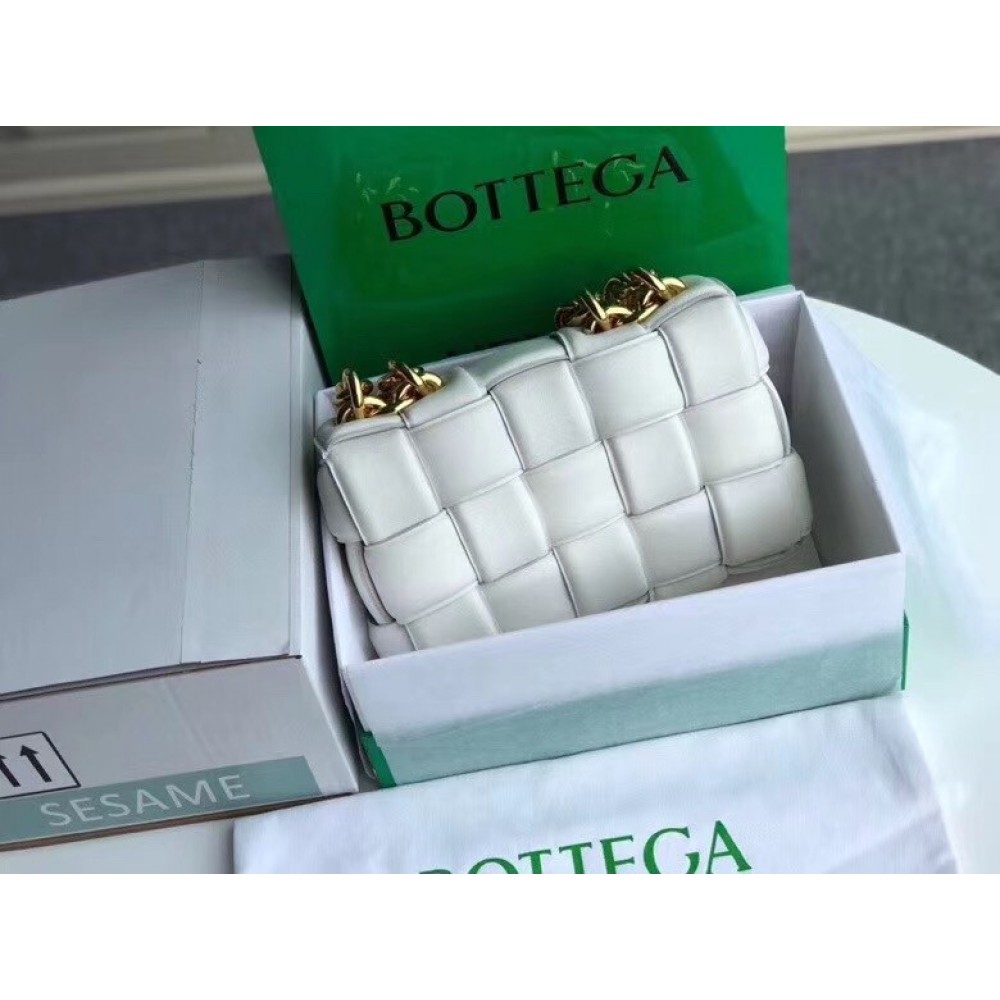 Bottega Veneta Chain Cassette Bag In White Calfskin LDBS243963