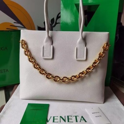 Bottega Veneta Chain Tote Bag In White Grained Leather LDBS243968