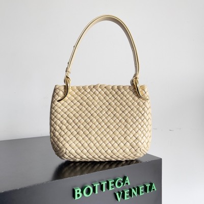 Bottega Veneta Clicker Small Bag in Porridge Intrecciato Lambskin LDBS243971