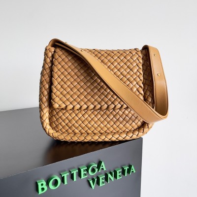 Bottega Veneta Cobble Small Bag in Caramel Intrecciato Leather LDBS243972