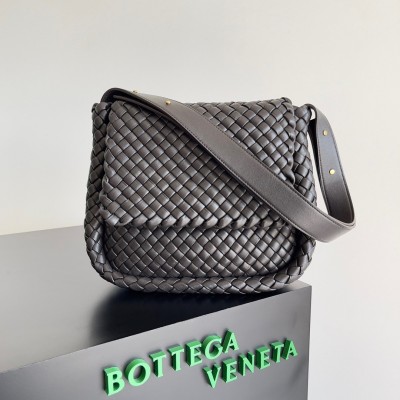 Bottega Veneta Cobble Small Bag in Fondant Intrecciato Leather LDBS243973