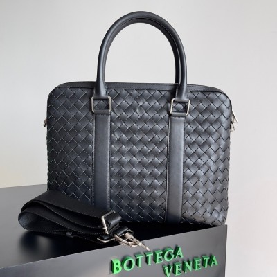 Bottega Veneta Large Briefcase In Black Intrecciato Calfskin LDBS244001