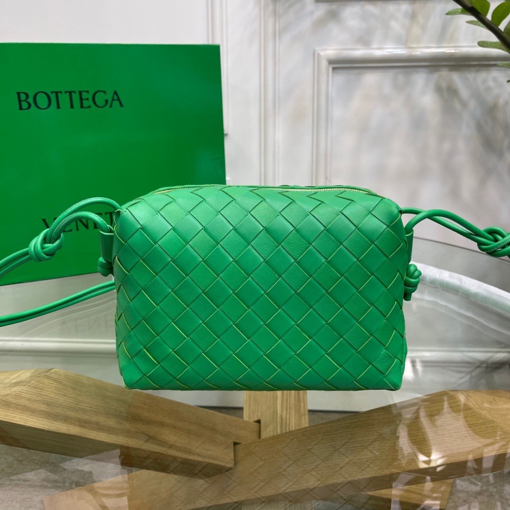 Bottega Veneta Loop Small Bag In Green Intrecciato Lambskin LDBS244016