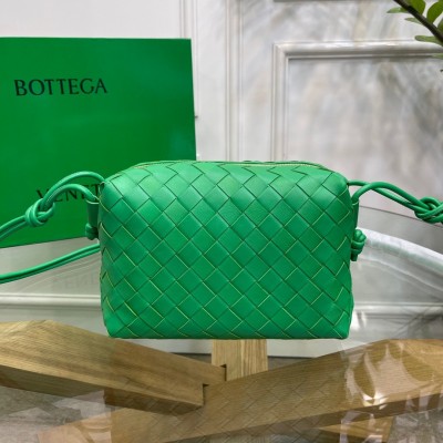 Bottega Veneta Loop Small Bag In Green Intrecciato Lambskin LDBS244016