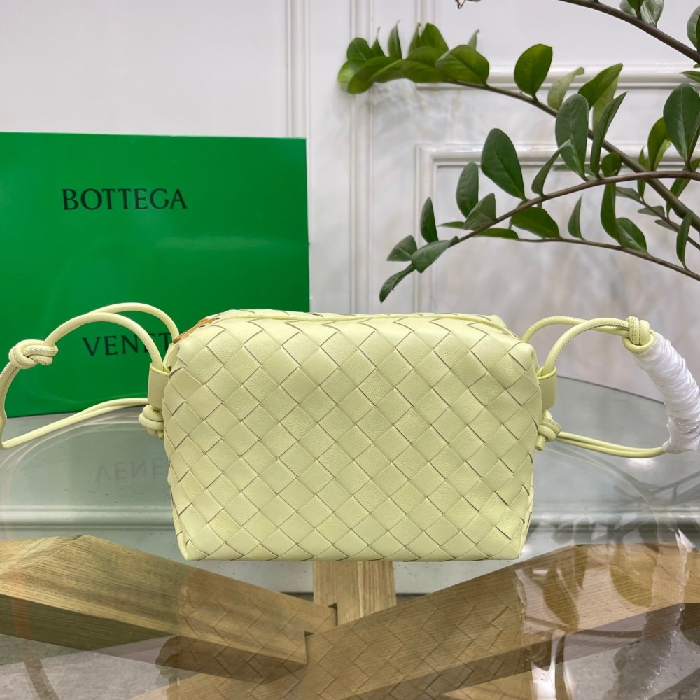 Bottega Veneta Loop Small Bag In Lantern Intrecciato Lambskin LDBS244017