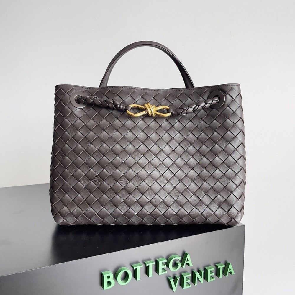 Bottega Veneta Medium Andiamo Bag In Fondant Intrecciato Lambskin LDBS244021