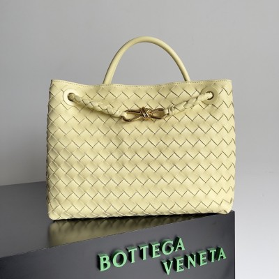 Bottega Veneta Medium Andiamo Bag In Ice Cream Intrecciato Lambskin LDBS244023