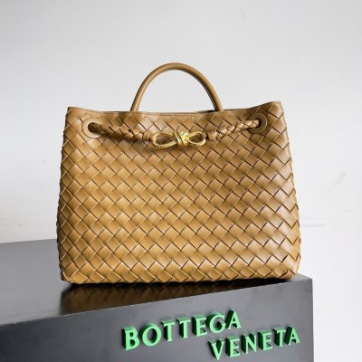 Bottega Veneta Medium Andiamo Bag In Praline Intrecciato Lambskin LDBS244024