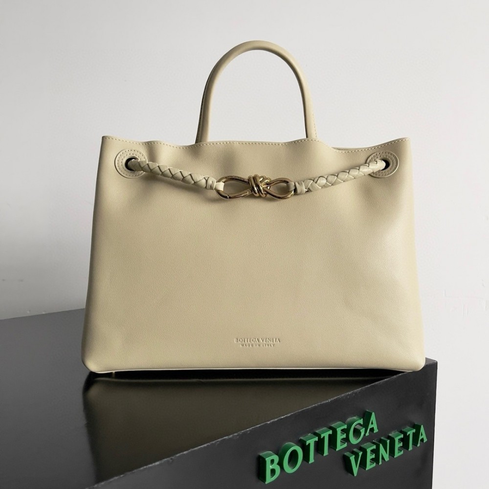 Bottega Veneta Medium Andiamo Bag in Beige Smooth Calfskin LDBS244019