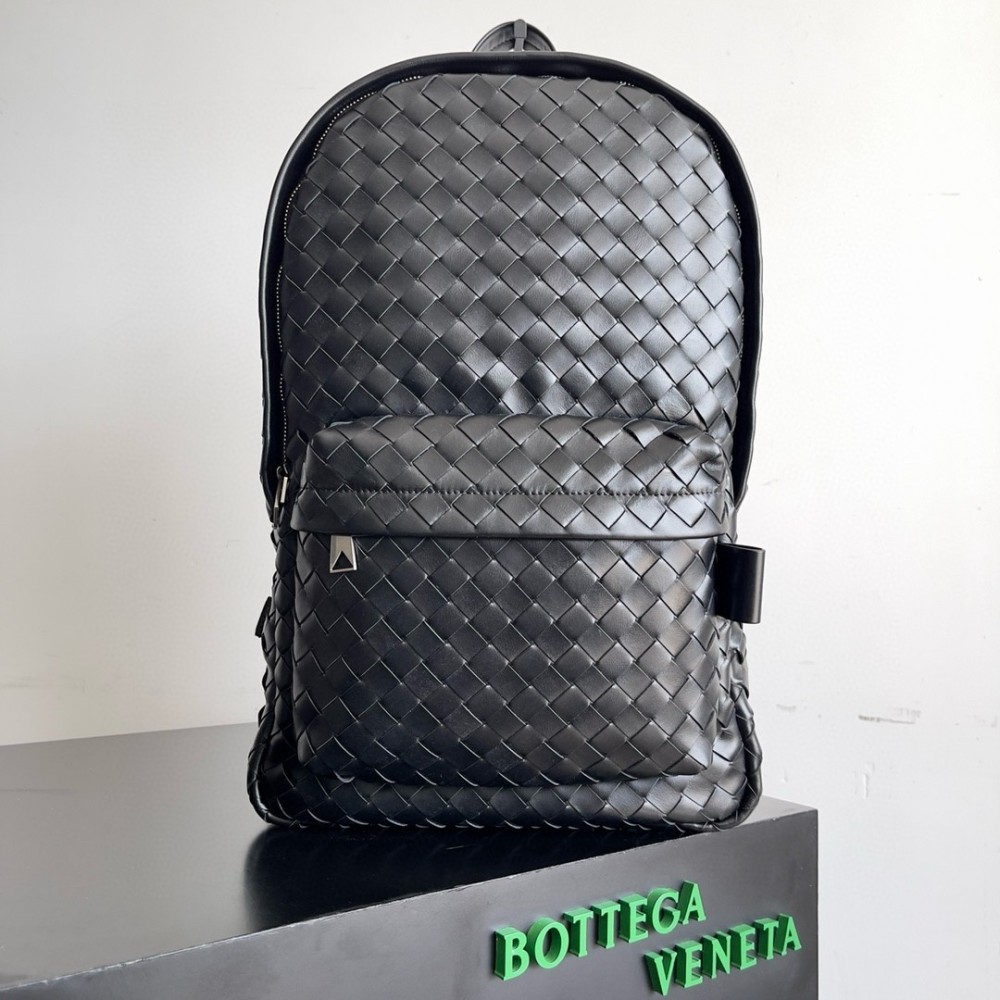 Bottega Veneta Medium Backpack In Black Intrecciato Calfskin LDBS244027