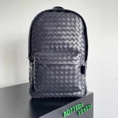 Bottega Veneta Medium Backpack In Dark Blue Intrecciato Calfskin LDBS244028