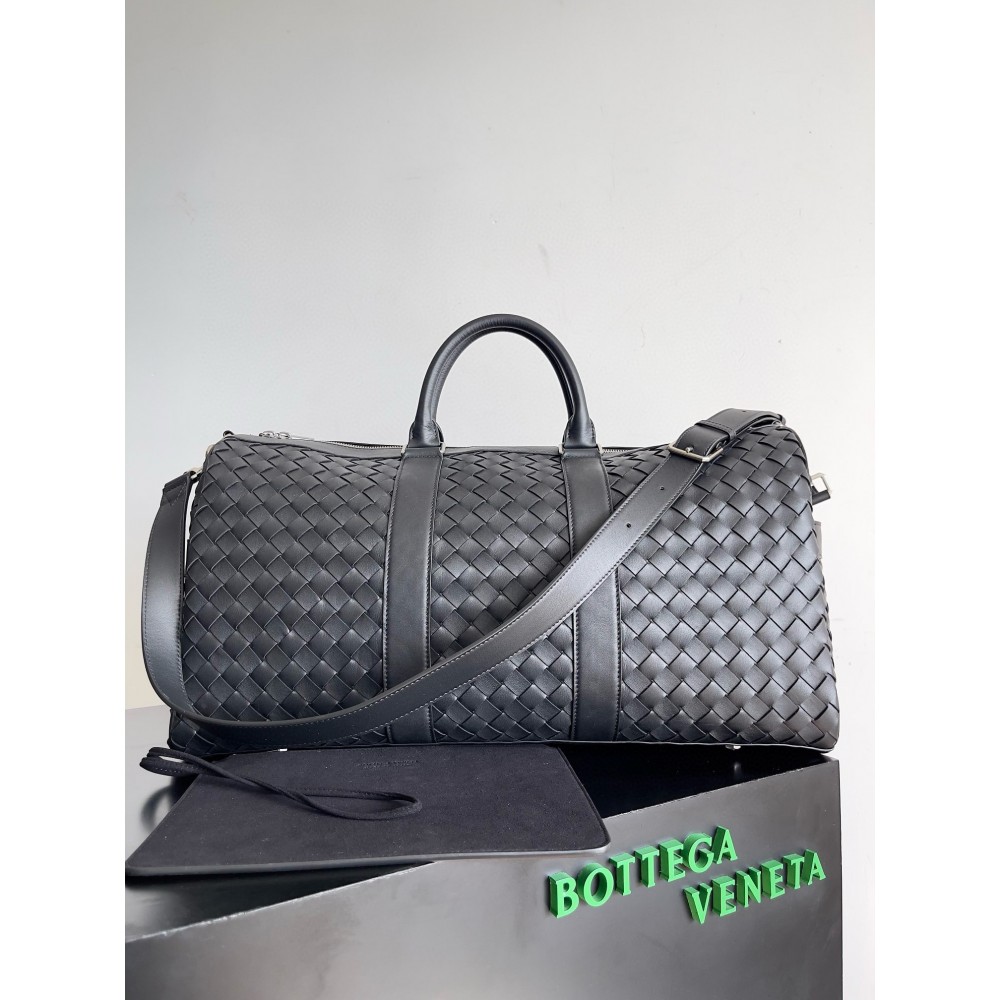 Bottega Veneta Medium Duffle Bag in Black Intrecciato Calfskin LDBS244029