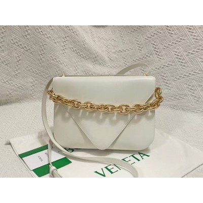 Bottega Veneta Mount Medium Envelope Bag In White Calfskin LDBS244116